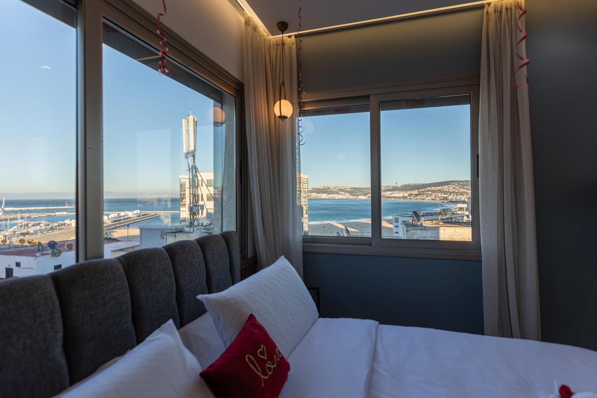 Marina View Residence Luxurious Studio Retreat With Stunning Ocean Views 1 Double Bedroom, 1 Convertible Couch Tanger Exteriör bild