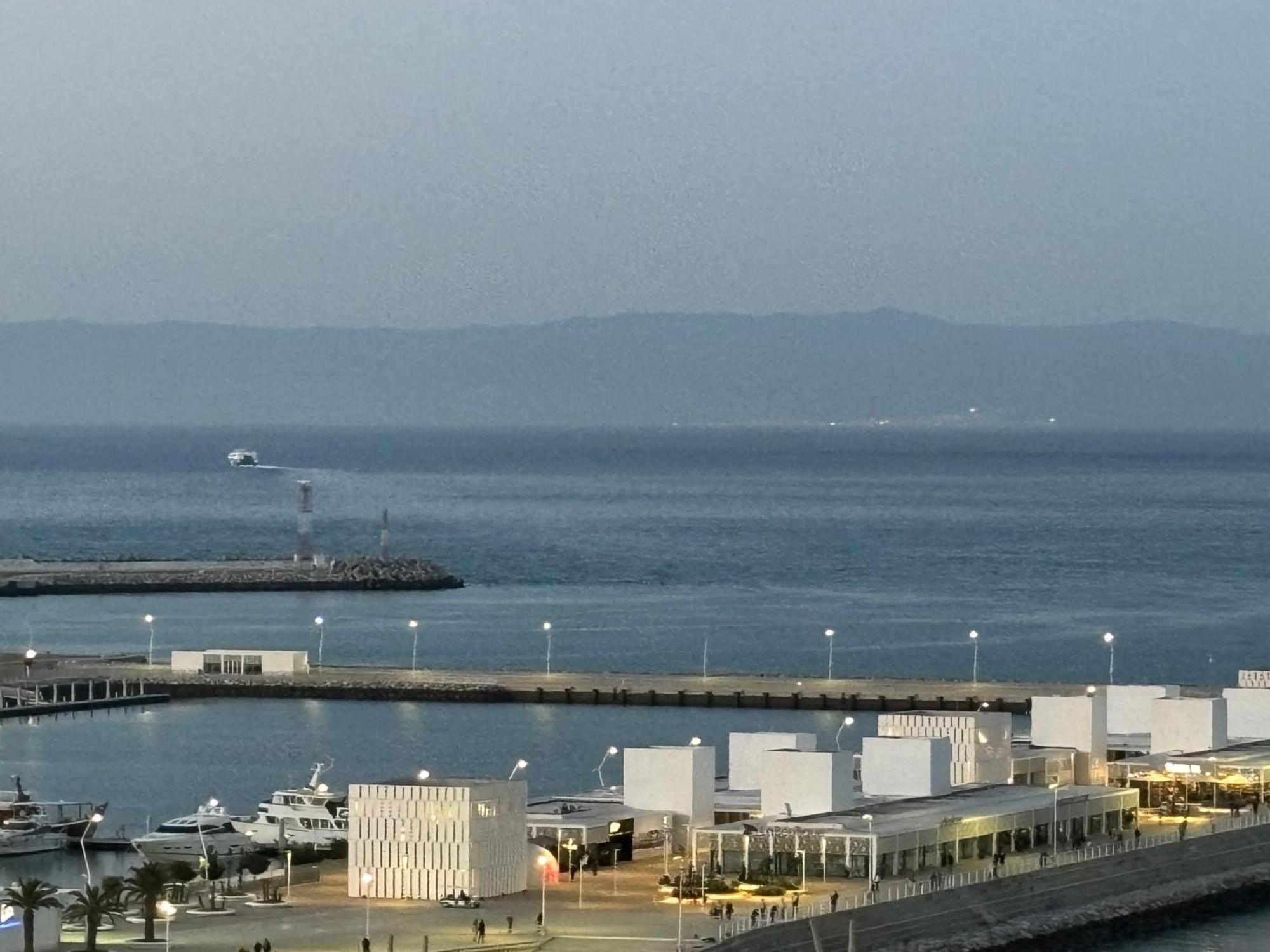 Marina View Residence Luxurious Studio Retreat With Stunning Ocean Views 1 Double Bedroom, 1 Convertible Couch Tanger Exteriör bild